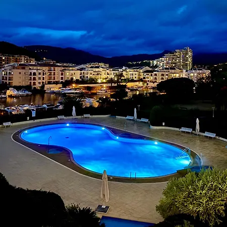 Casa de Férias Somptueux 3 Pieces Vue Sur Piscine Mandelieu